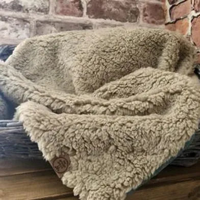 Snuggle Me Up Sherpa Fleece Dog Blanket – Regular