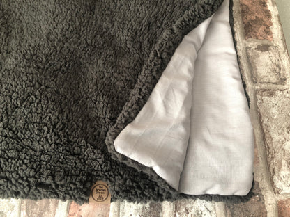 Snuggle Me Up Sherpa Fleece Dog Blanket – Regular